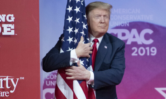 Bygger et gjerde rundt Trump